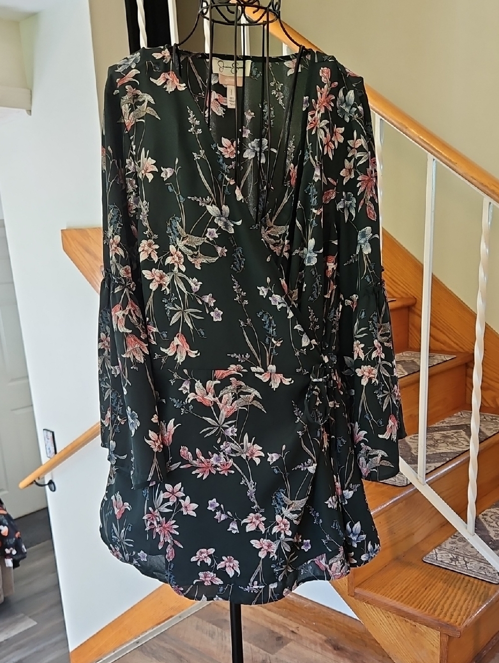 👚Jessica Simpson Teal Floral Nursing Wrap Top